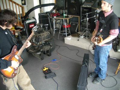 i play bass.